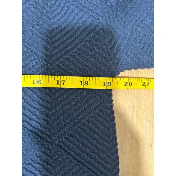 Maeve Anthropologie Peplum Flounce Embossed Blouse Top Navy Blue Sz M 3/4 Sleeve - Picture 7 of 8